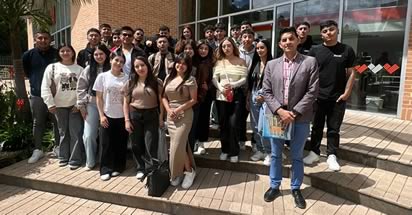 Noticia: Estudiantes de Negocios Internacionales fortalecen su formación empresarial en Banco Contactar